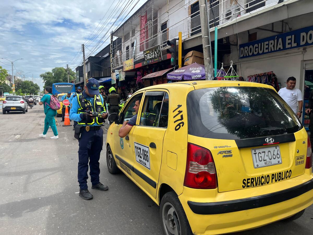 Taxistas en Neiva, en común acuerdo con la alcaldía no cobrara la prima de mitad de año