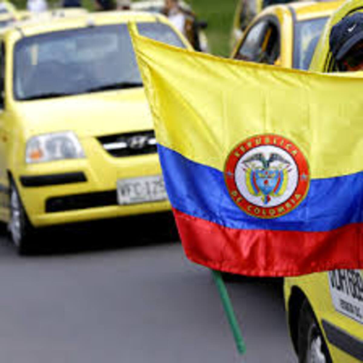 El Huila vestido de amarillo, azul y rojo, una sola bandera, un solo corazón