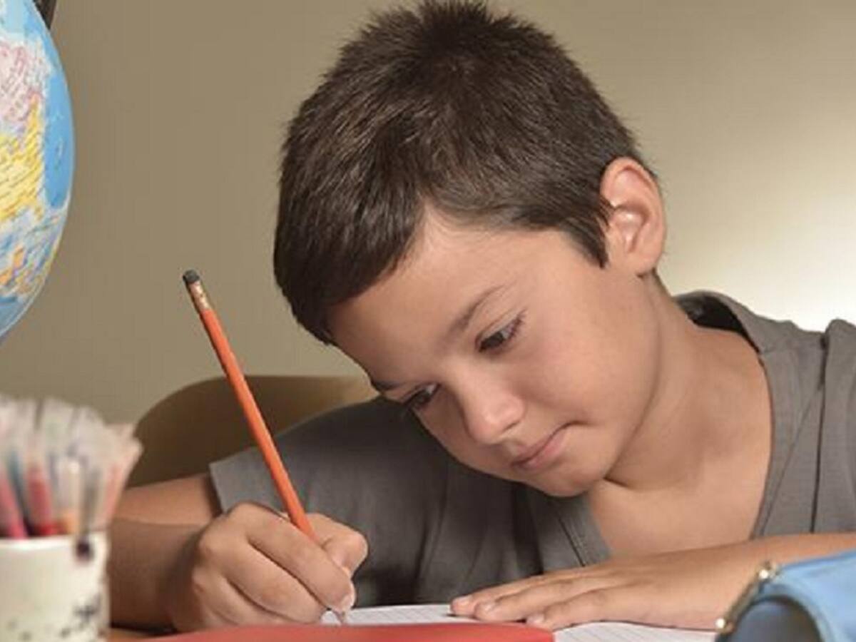 Canal humanitario escolar en la frontera para entrega de textos