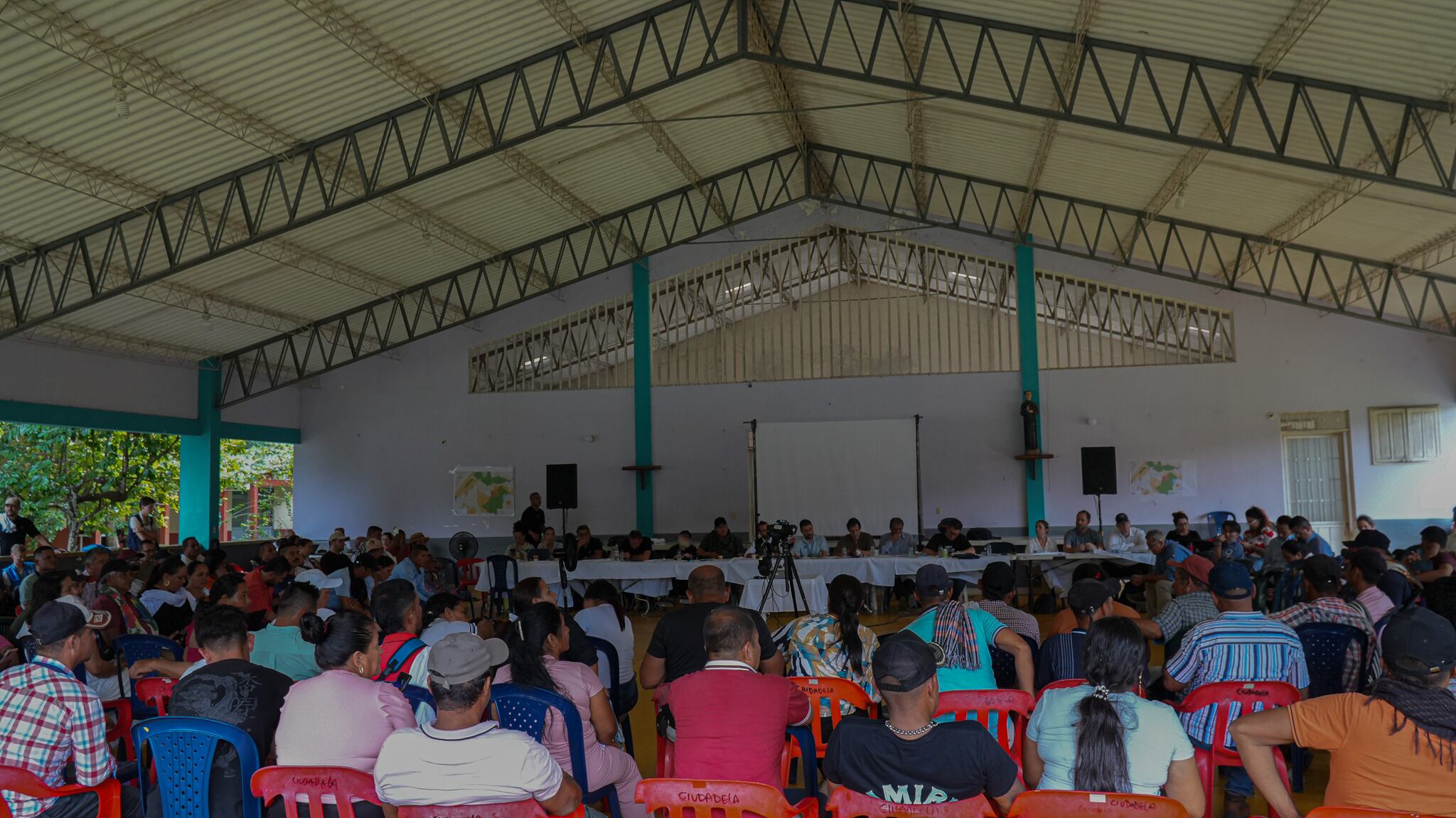 Reunión entre el Gobierno, Bloques y Frentes liderados por alias 'Calarcá' y comunidades en San Vicente del Caguán, Caquetá. Foto Cortesía