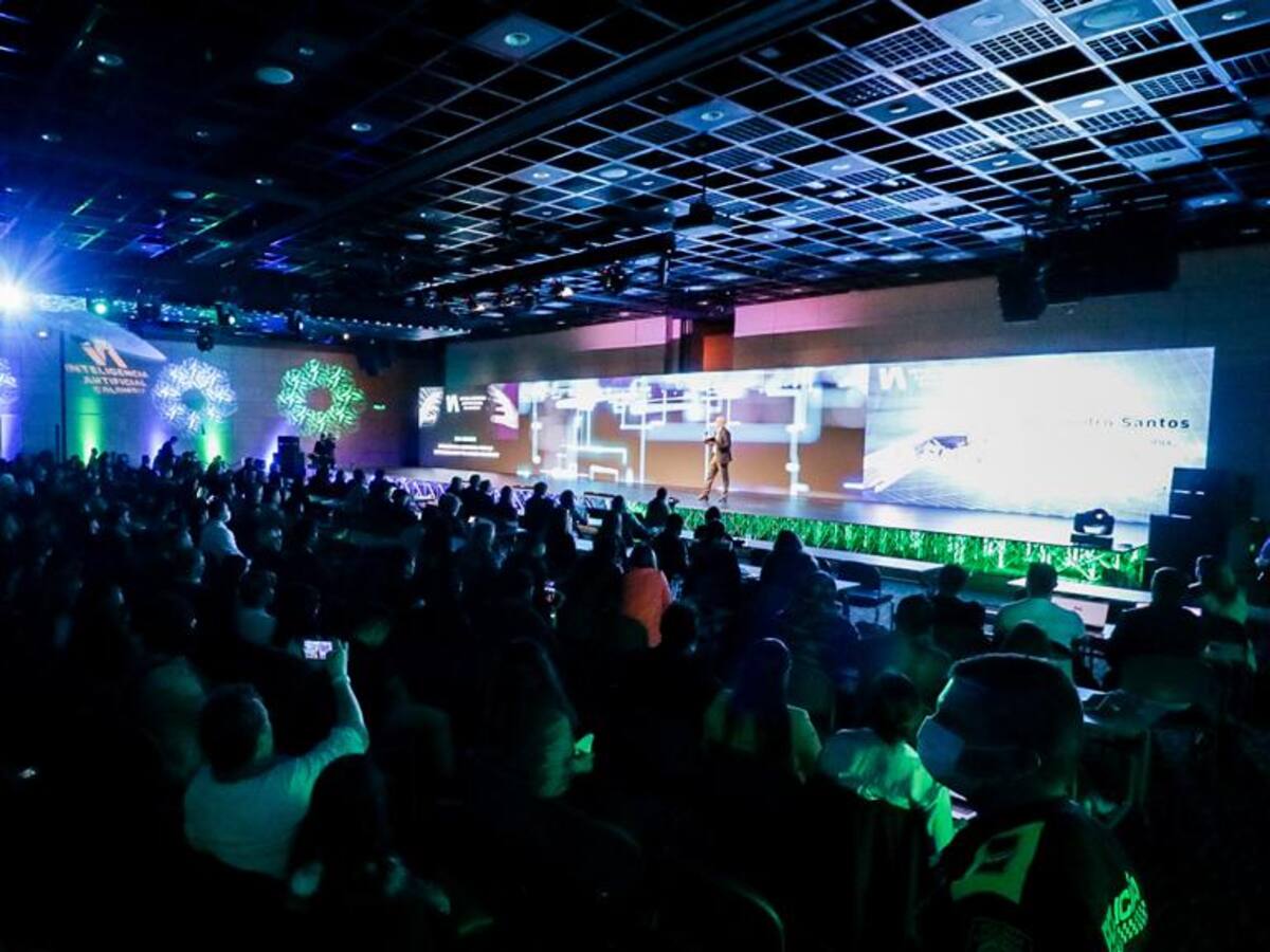 3 Cumbre de IA: Colombia se mira cara a cara con la Cuarta Revolución Industrial