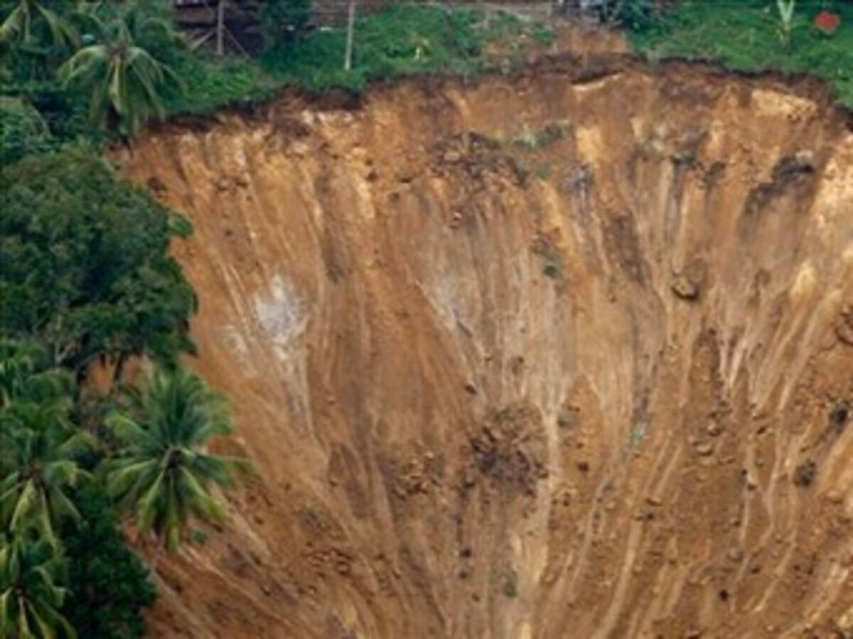 96 muertos y 34 desaparecidos deja ola invernal en Colombia