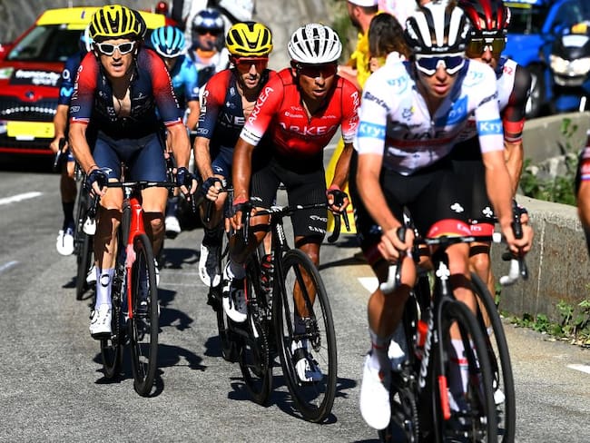 Nairo Quintana y Geraint Thomas compiten codo a codo en el ascenso de la etapa 12 del Tour de Francia.