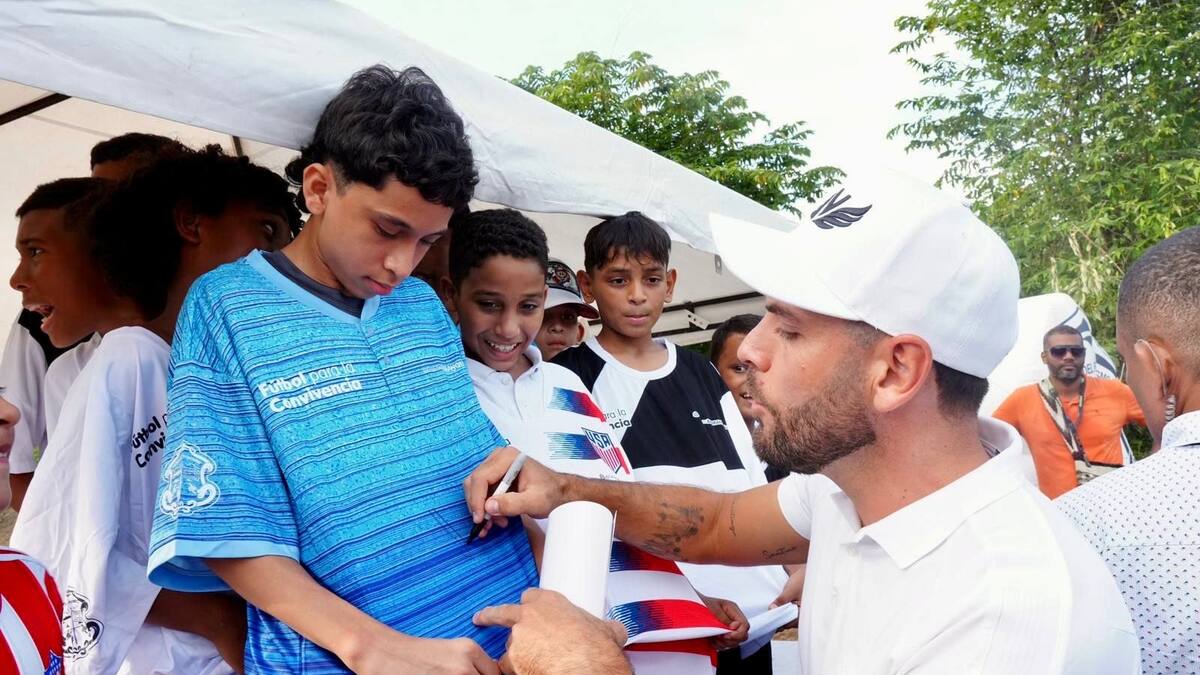 Sebastián Viera y Caracol Radio lanzan Torneo Dolofen XTRA Ángel Busca Leyenda 2024