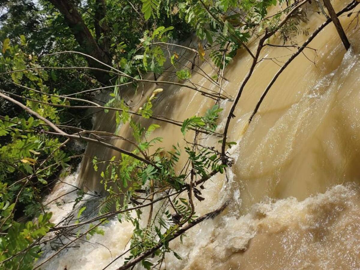 Río Cauca rompe ahora por el Chorro de Arelis en zona rural de Guaranda