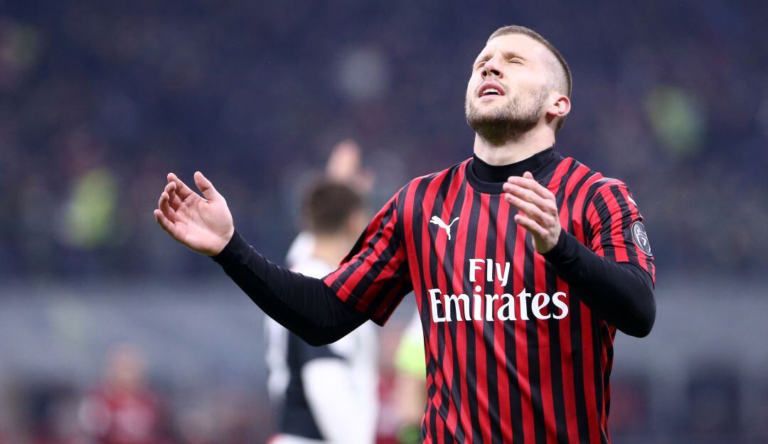 Ante Rebic, jugador del Milan, durante el partido de Ida de las semifinales de la Copa Italia contra Juventus.