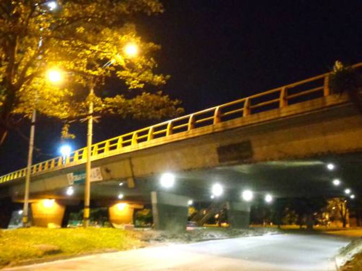 Medellín renueva tecnología para alumbrado público en puentes