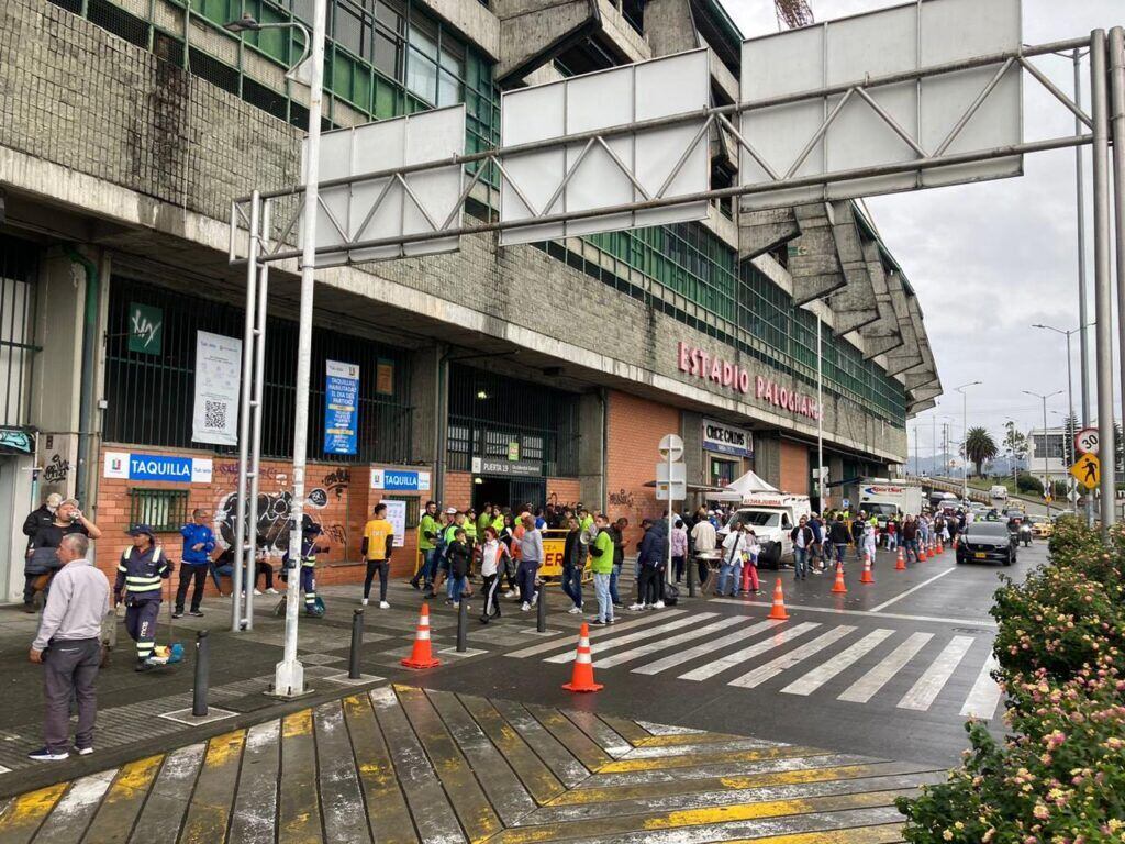 Ingreso de hinchas al estadio Palogrande. Foto: Alcaldía de Manizales.