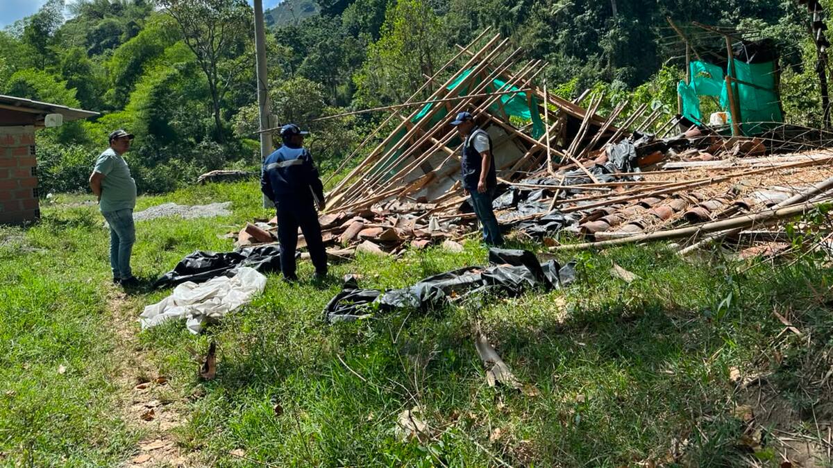 Tres ingenieros de Cardique apoyan evaluación de edificaciones afectadas en Manizales