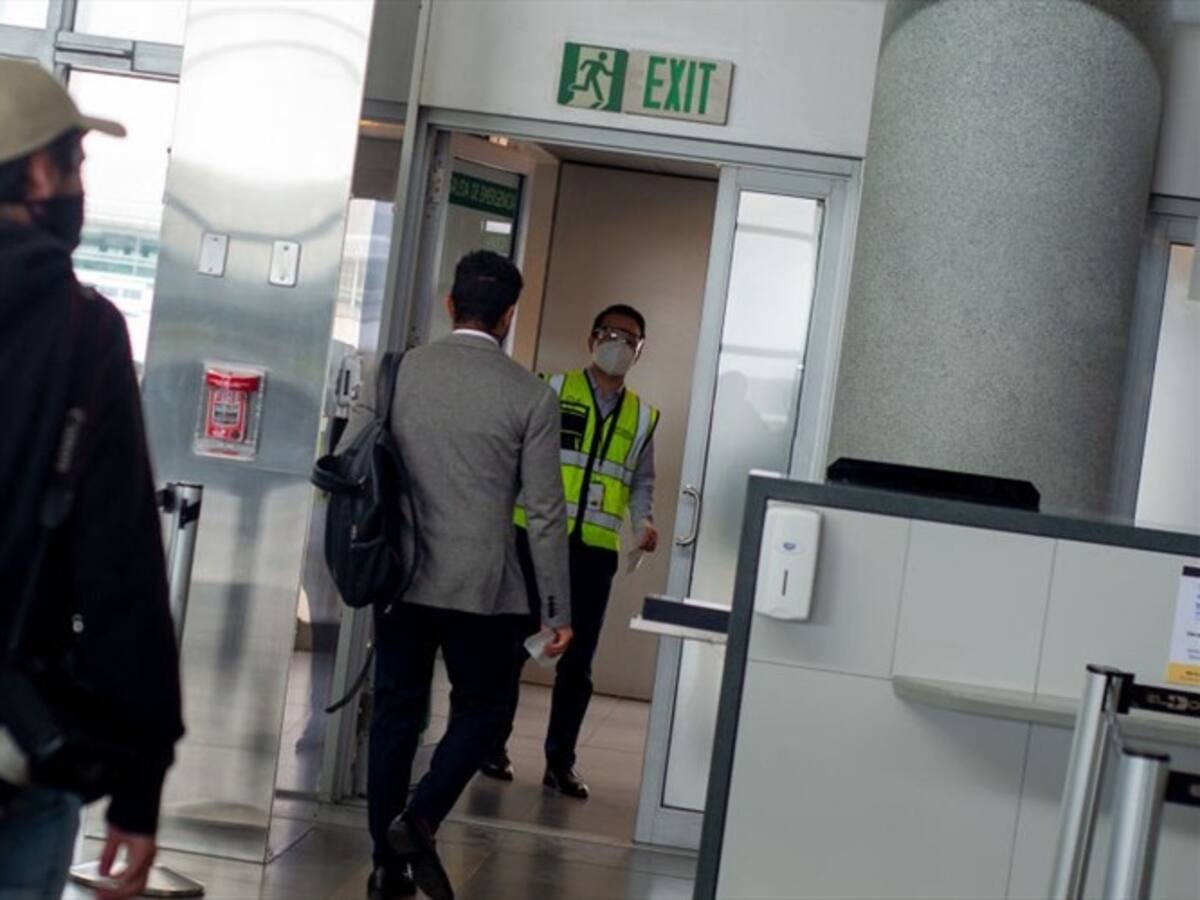 Dos ciudadanos africanos llevan más de 15 días varados en el aeropuerto El Dorado