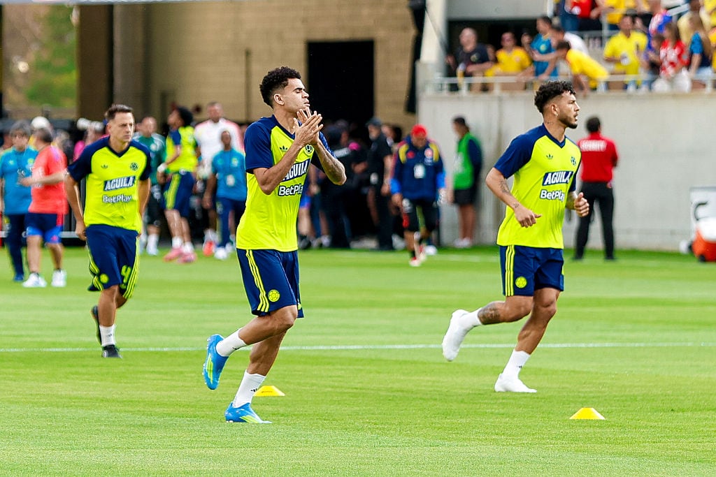 Luis Díaz en calentamiento con la Selección Colombia / Getty Images