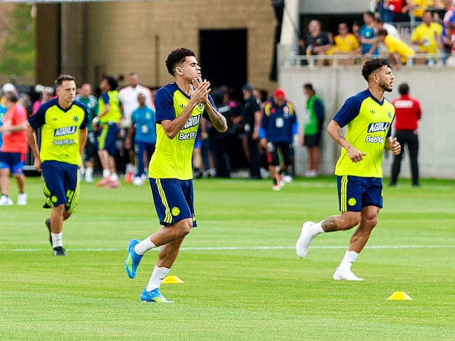 Luis Díaz en calentamiento con la Selección Colombia / Getty Images