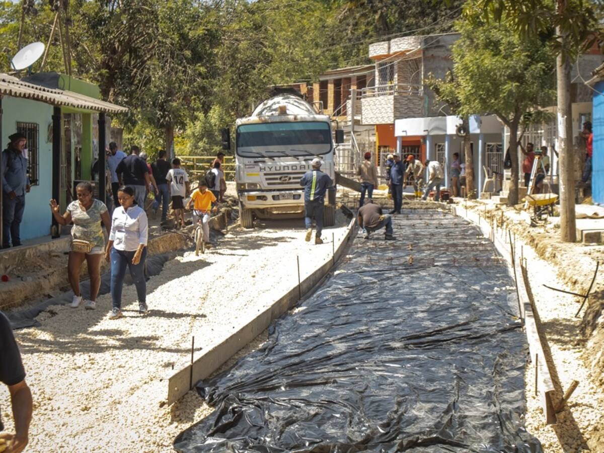 Inició adecuación de la vía en La Loma del Pae en Turbaco