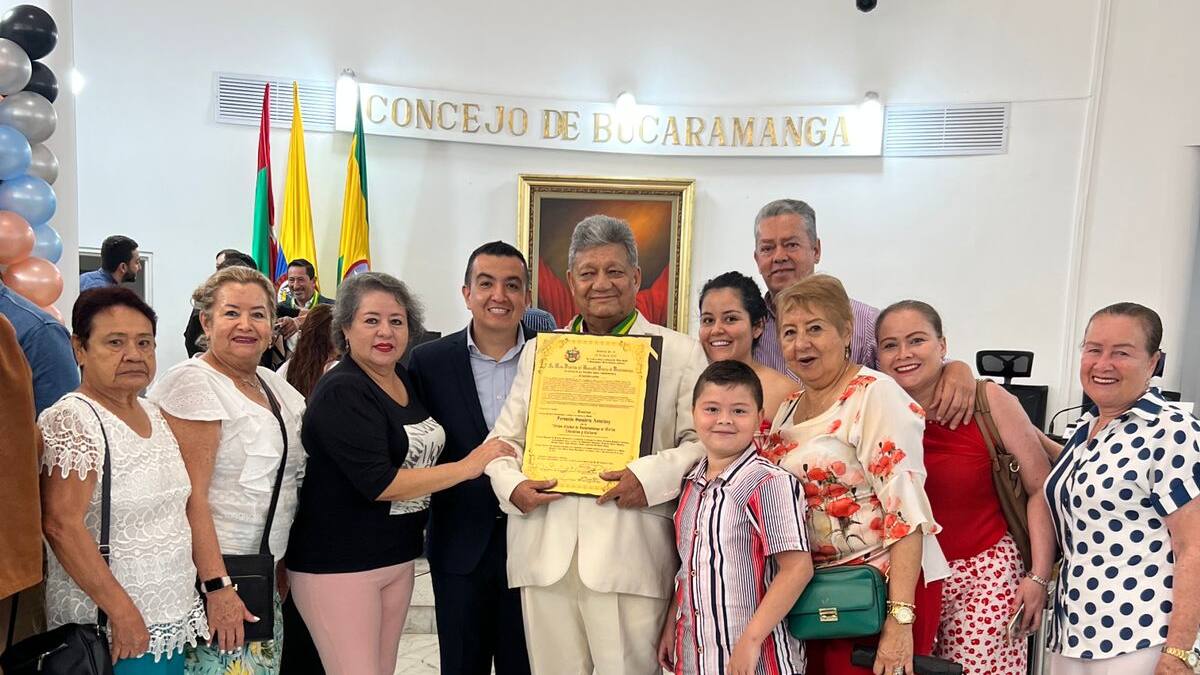 Condecoraron a Fernando Sanabria, músico de Bucaramanga
