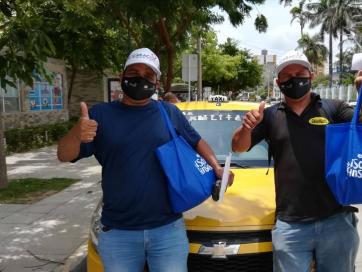 Caracol Radio y Finsocial entregan 100 ayudas a taxistas