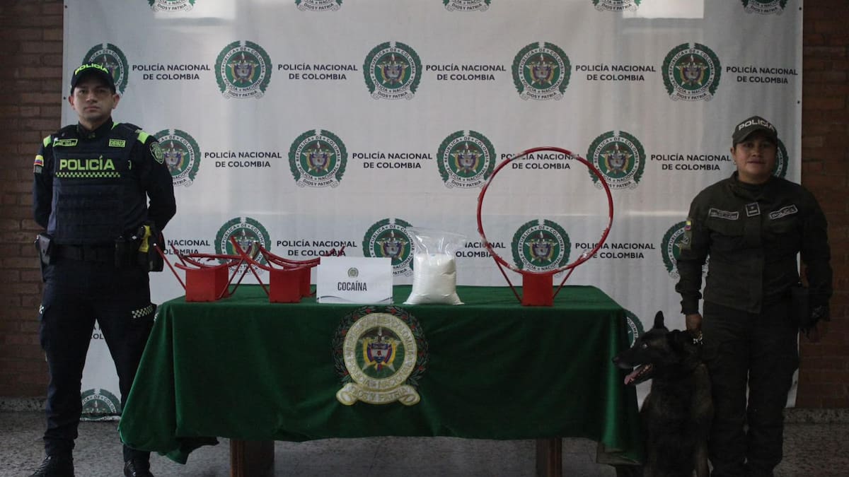 Delincuentes pretendían sacar cocaína por el Aeropuerto El Dorado en aros de baloncesto