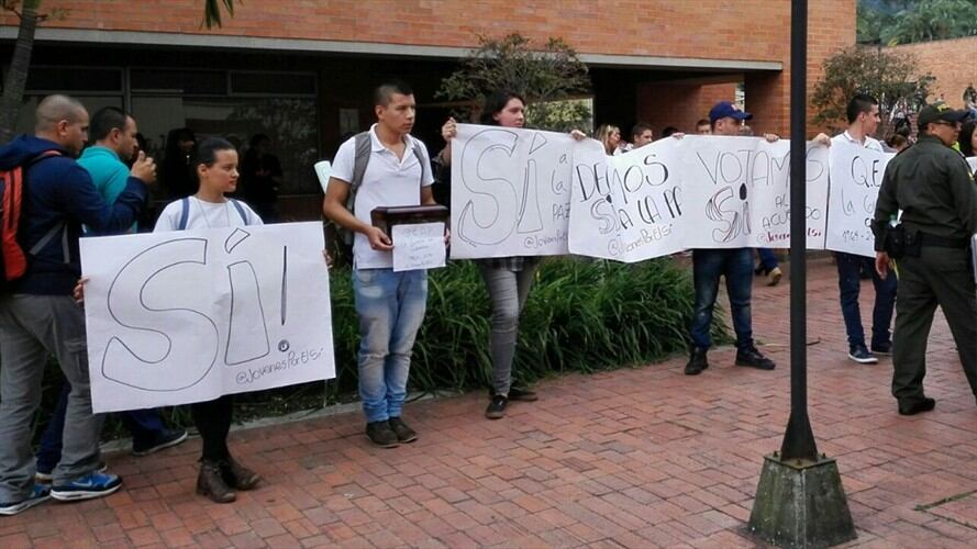 Miembros de la campaña 'Jóvenes por el Sí'. Foto: Evelyn Ortiz - W Radio