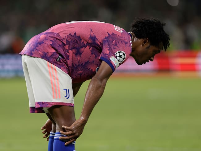HAIFA, ISRAEL - OCTOBER 11: Juan Cuadrado of Juventus disappointed during the UEFA Champions League match between Maccabi Haifa v Juventus at the Sammy Oferstadium on October 11, 2022 in Haifa Israel (Photo by Nir Keidar/Soccrates/Getty Images)