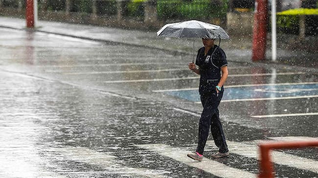 Segunda temporada de lluvias y el tránsito de la onda tropical número 52 por el país. Foto Relacionada
