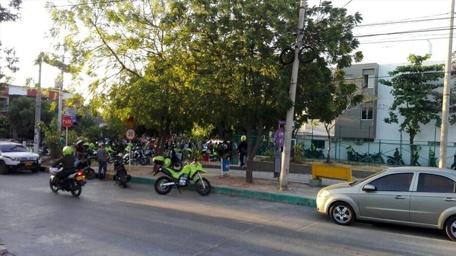 Tres policías muertos y 17 heridos en atentado en Barranquilla. Foto: Colprensa | Video: Silvana Salas (W Radio)