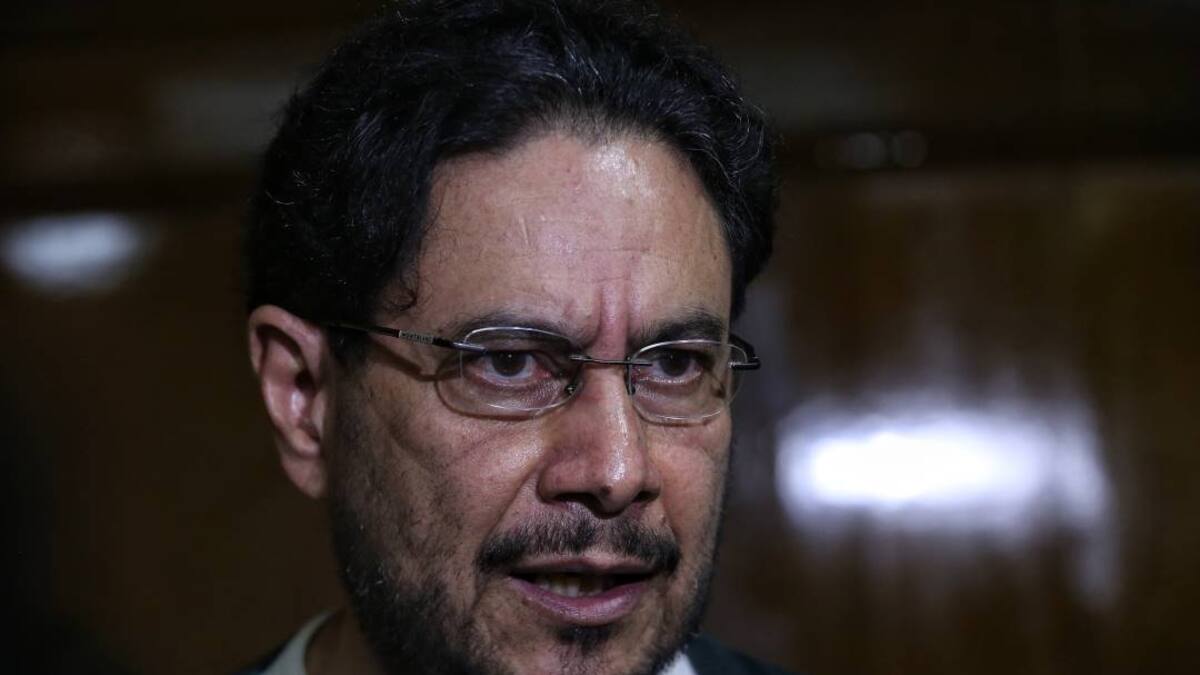 Cepeda propone mesa de diálogo para concertar reformas al Congreso