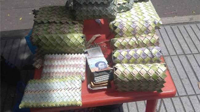 Bolsos elaborados con bolívares