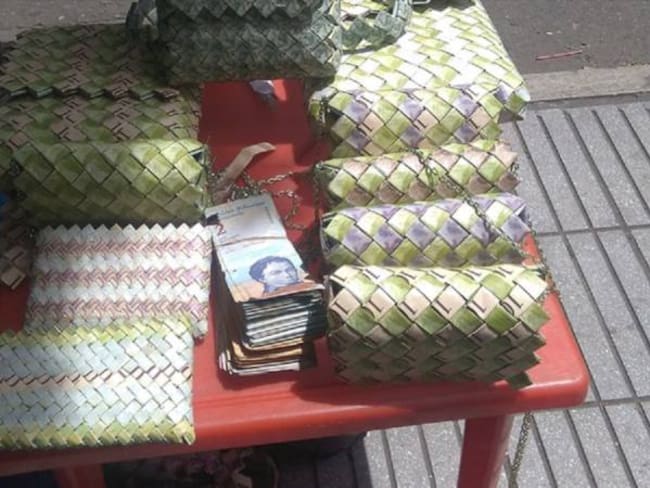 Bolsos elaborados con bolívares