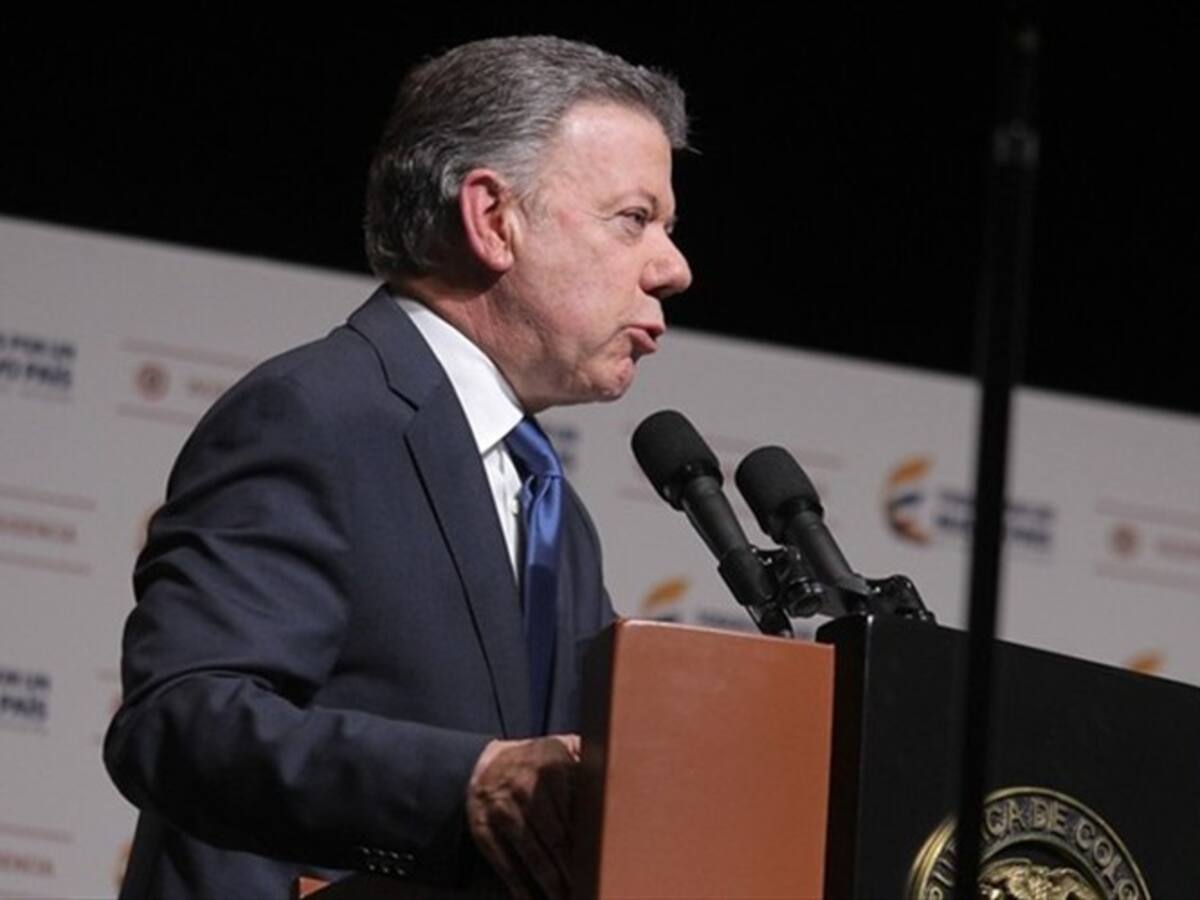 Santos calificó de "locura" la ampliación de una concesión en el Gobierno Uribe