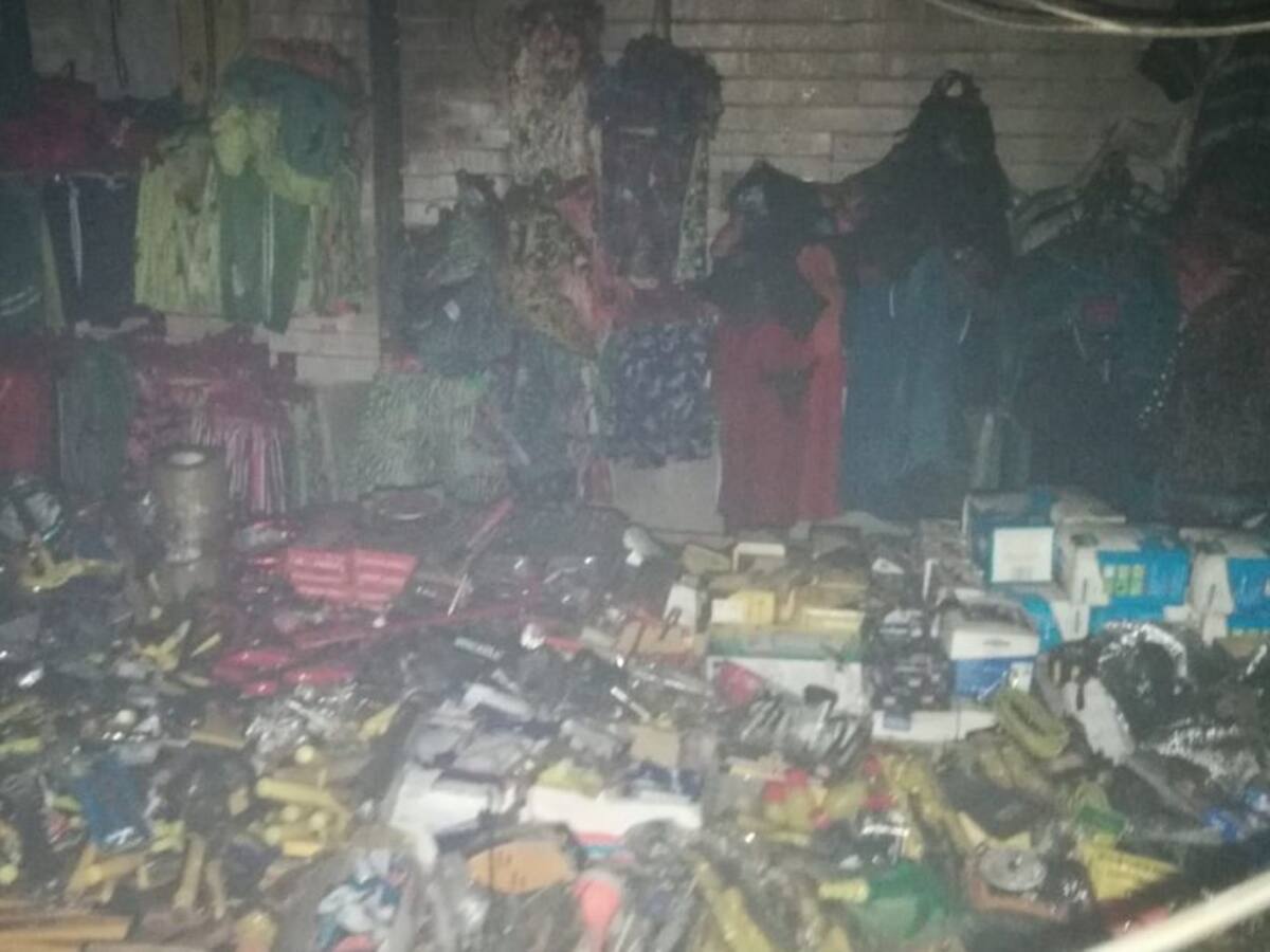 Incendio arrasó con mercancía de un almacén de variedades en Cartagena