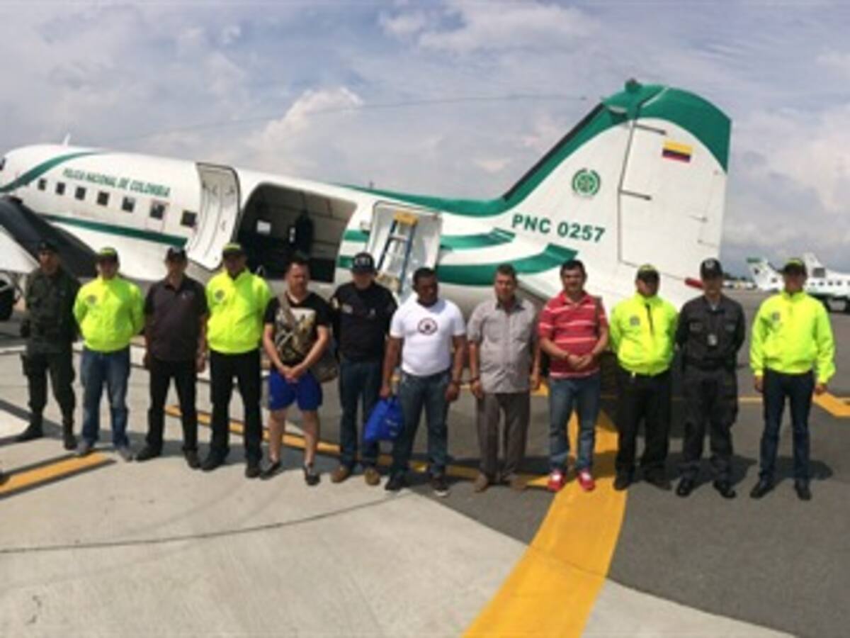 Aseguradas 9 personas entre ellas 5 Policías por interceptar gasolina