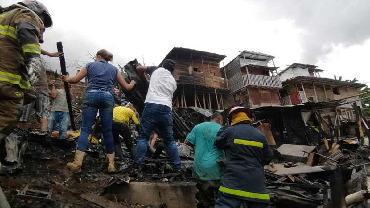 Damnificados de Conquistadores alertan sobre personas que reciben ayudas en su nombre