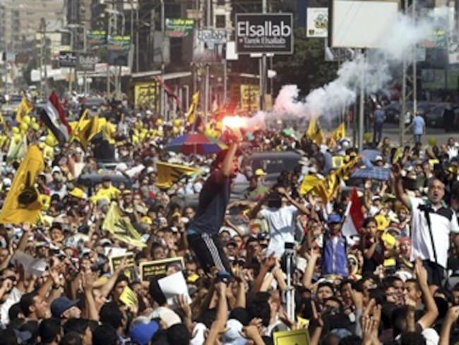 Decenas de muertos y más de 400 detenidos deja jornada de disturbios en Egipto