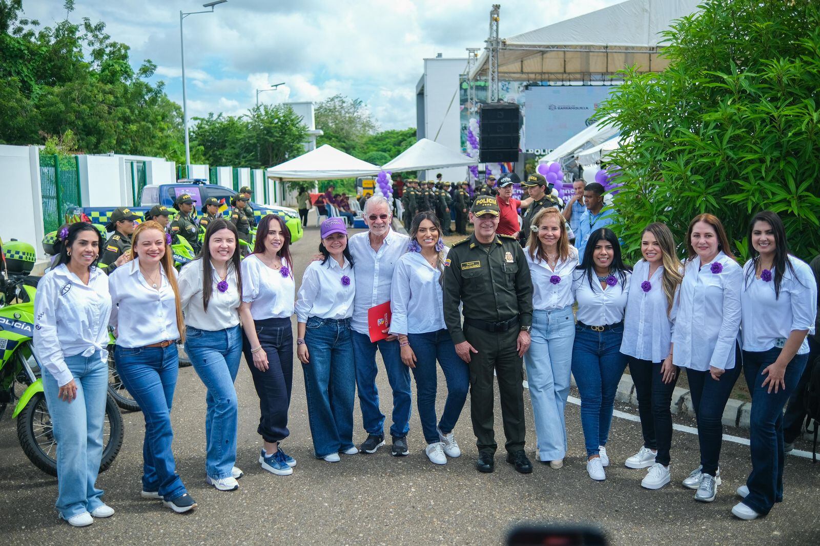 General Salamanca y gobernador Verano junto a la 'Bancada Púrpura' - Foto: Gobernación del Atlántico.