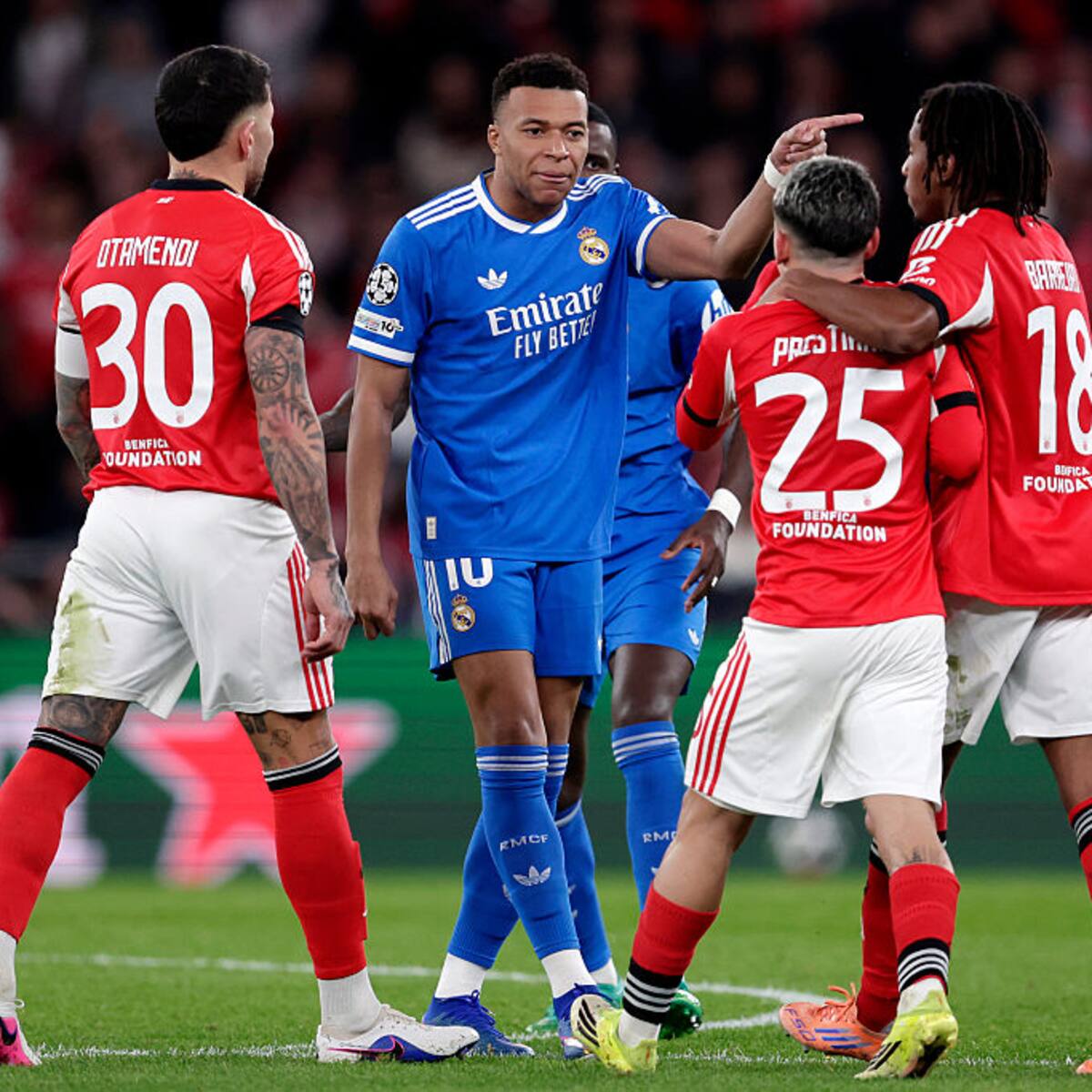 Mbappé exige que jugador de Benfica sea suspendido de Champions por actos racistas contra Vinícius