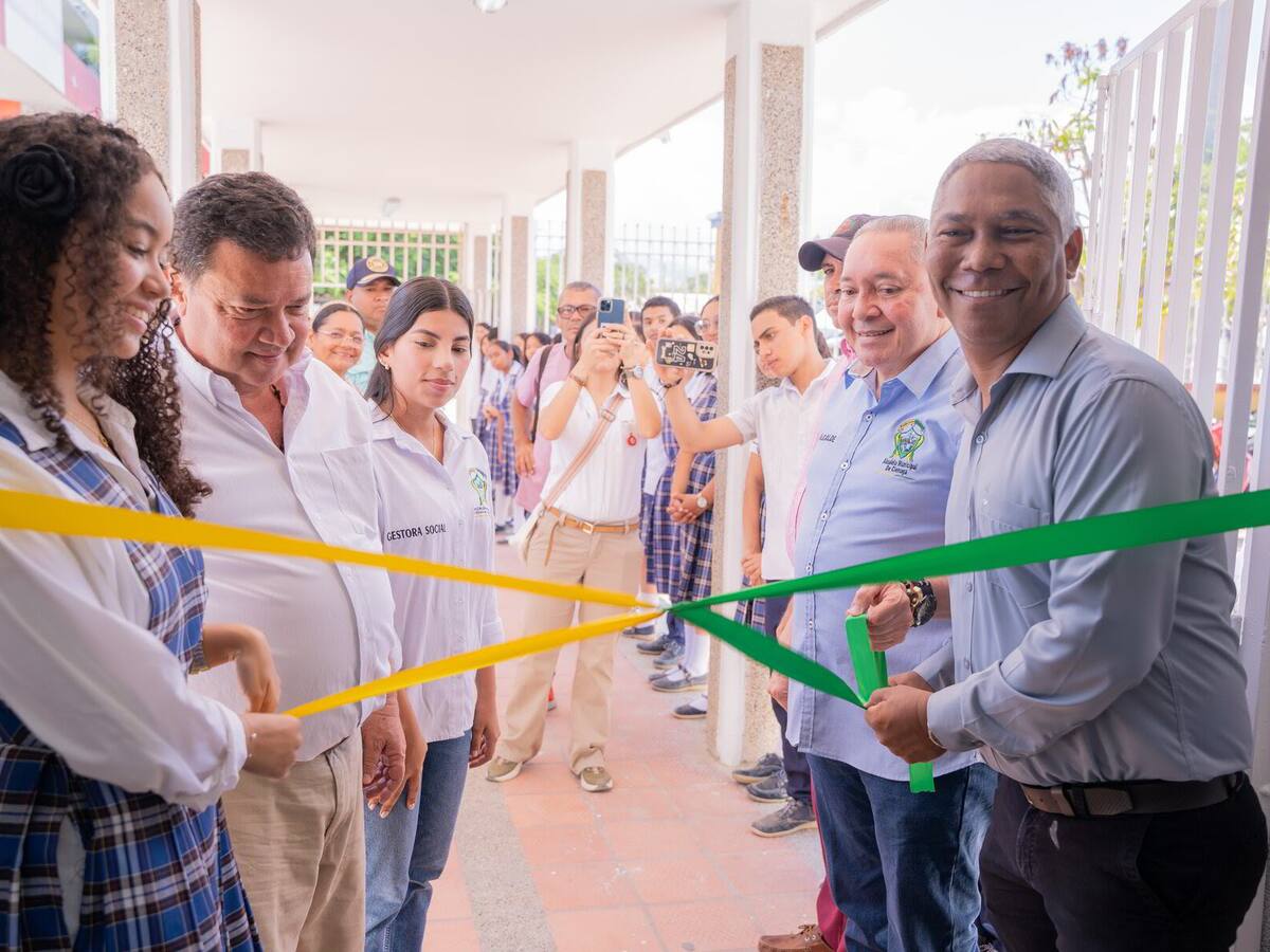 Alcaldía de Ciénaga y Drummond entregan remodelación en el colegio Virginia Gómez