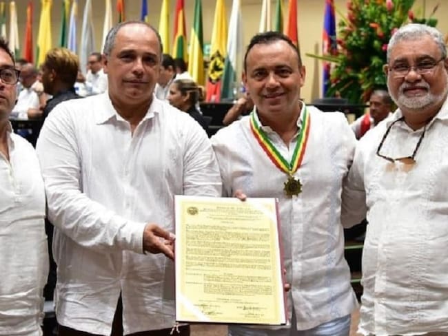 Rector del Colegio Mayor de Bolívar recibe condecoración del Concejo