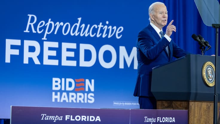 Tampa (Usa), 23/04/2024.- US President Joe Biden delivers remarks during a Reproductive Freedom Event at the Hillsborough Community College in Tampa, Florida, USA, 23 April 2024. President Biden attends Reproductive Freedom event one week before Florida&#039;s new six-week abortion ban takes effect. Florida Governor Ron DeSantis on April 14 signed into law a bill passed by the Republican Florida legislature banning abortions after six weeks of pregnancy. EFE/EPA/CRISTOBAL HERRERA-ULASHKEVICH