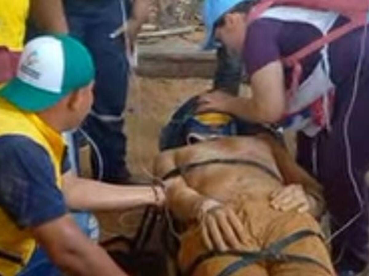 Rescataron con vida al minero que estuvo atrapado por un talud más de 20 horas en El Bagre