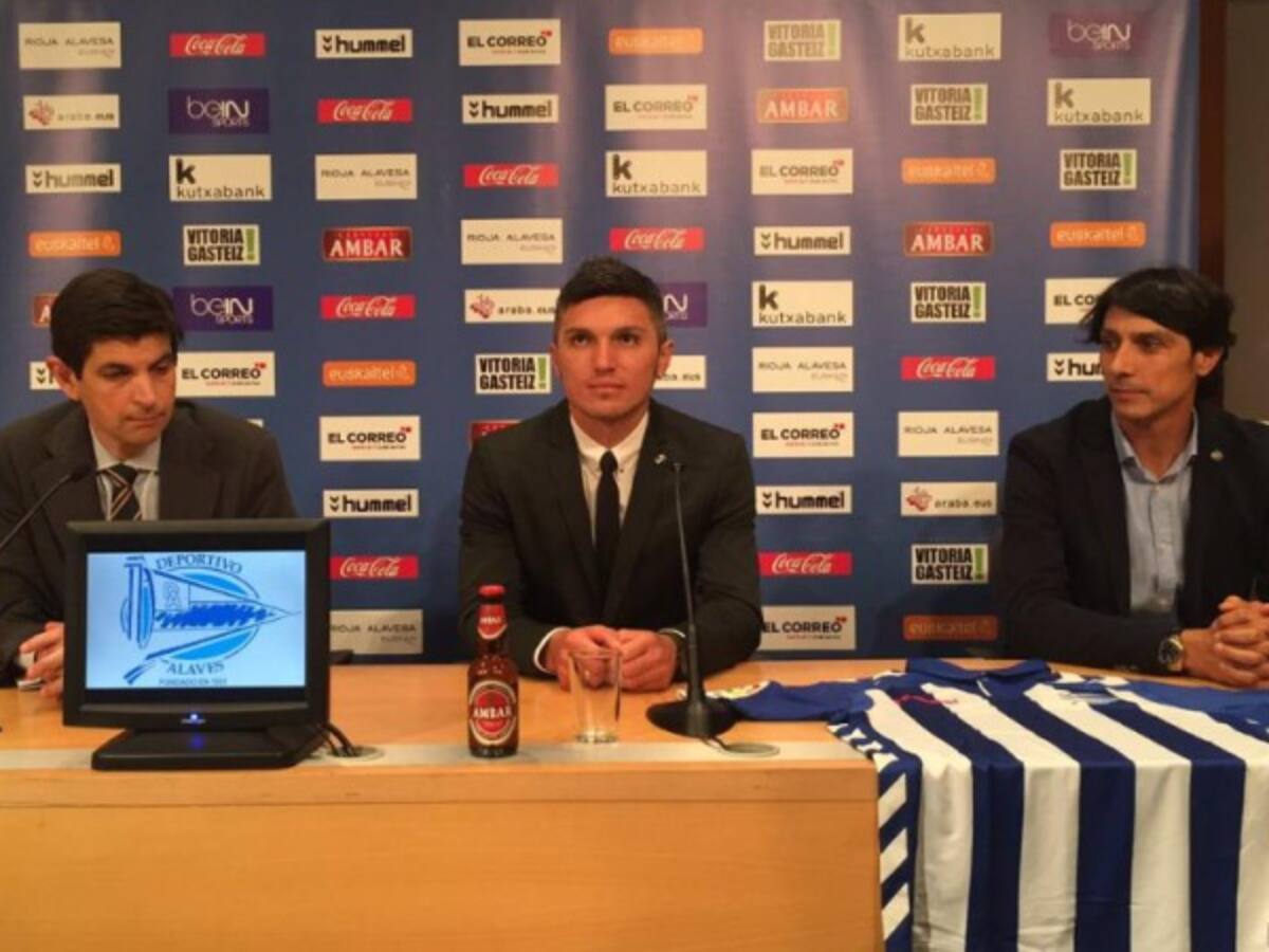 Daniel Torres fue presentado como jugador del Alavés