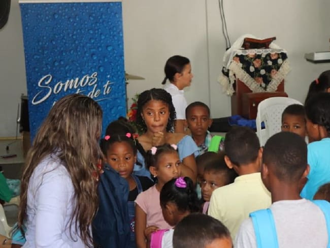 3.000 kits escolares donados por Aguas de Cartagena