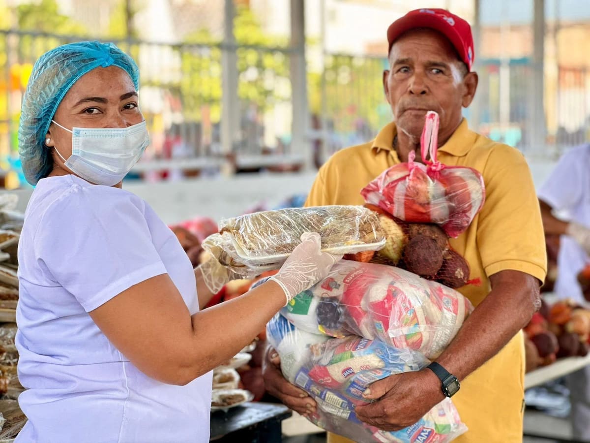 Más de 1.200 adultos mayores de Santa Rosa de Lima recibieron mercados con bagre en semana Santa