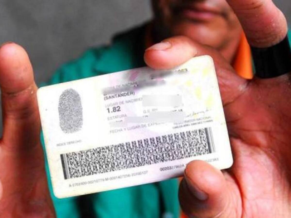 Expolicía denuncia que desde 2015 ha sufrido de suplantación de identidad