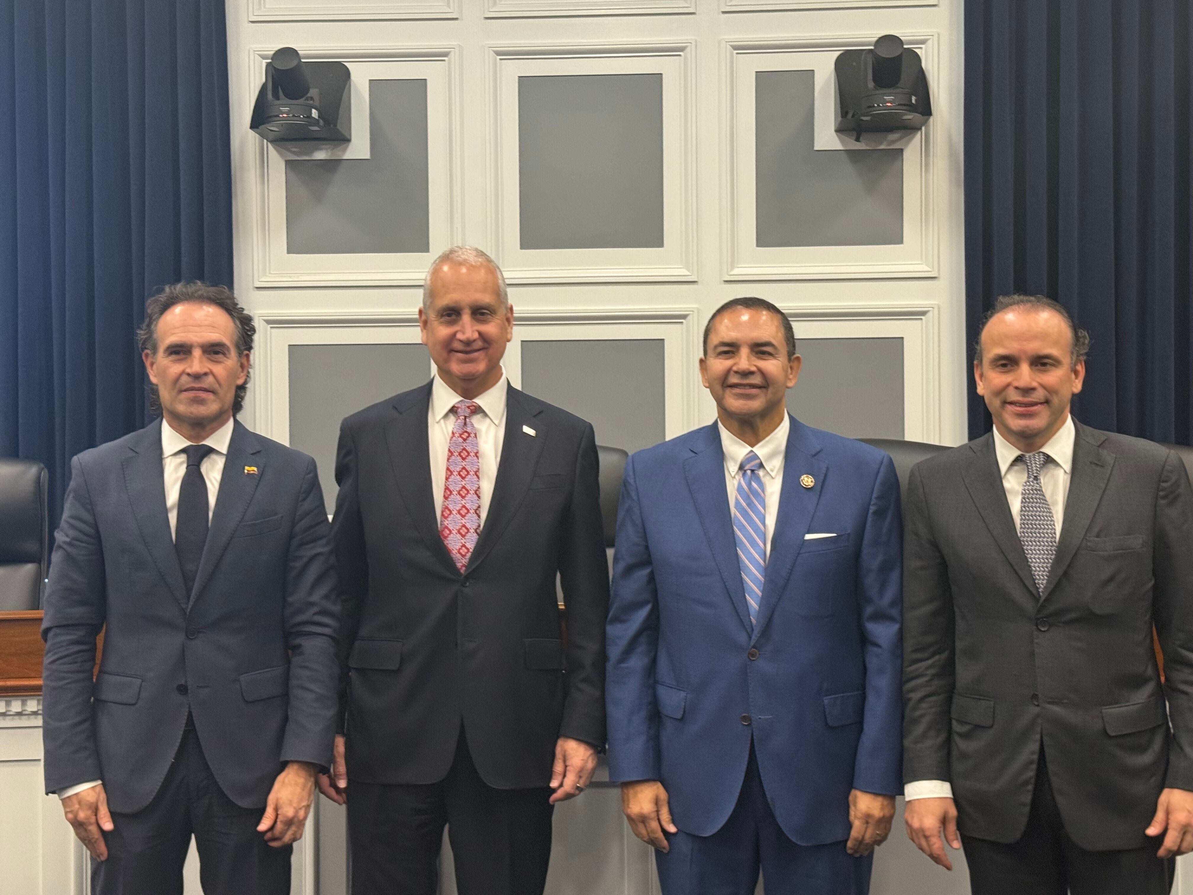 Representante a la cámara Mario Díaz-Balart y congresista Henry Cuéllar se reúnen con alcaldes de Medellín y Cali en EEUU. Foto: Redes sociales.