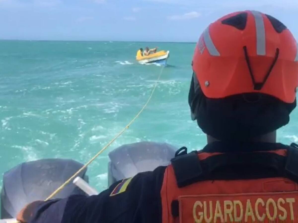Armada rescata a cuatro personas de la comunidad Wayuu en medio del mar
