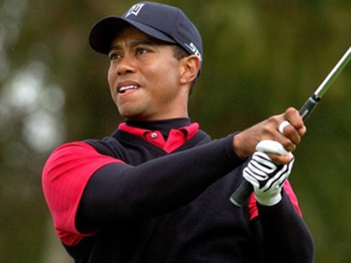 Tiger Woods afloja en Bridgestone Invitacional de Golf