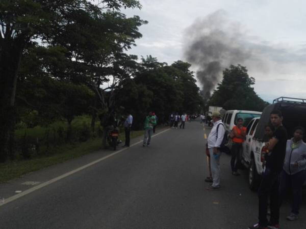Tres municipios de Córdoba protestan por fallas con la energía eléctrica