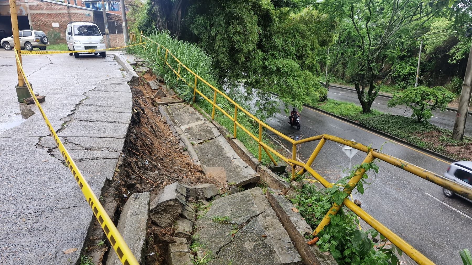 Vía de ingreso al barrio Ciudad Luz de Ibagué