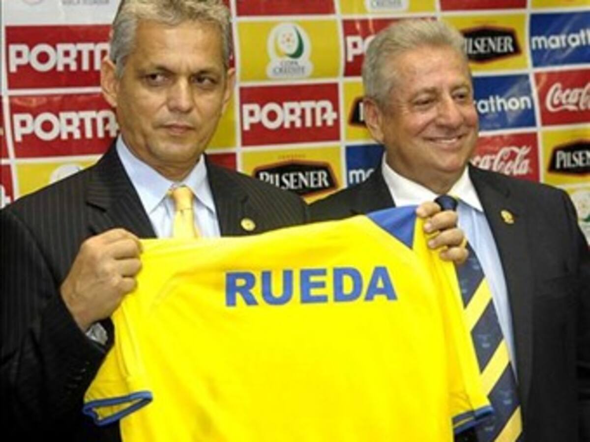 Reinado Rueda fue presentado como técnico de Ecuador para eliminatorias al Mundial-2014