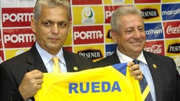 Reinado Rueda fue presentado como técnico de Ecuador para eliminatorias al Mundial-2014