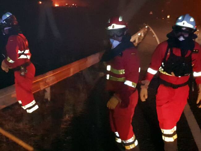 Bomberos luchan contra incendio en isla española de Gran Canaria